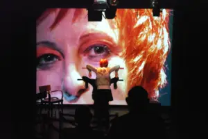 Angelehnt an die Motive der chinesischen Legende vom Affenkönig philosophiert das Werkraumtheater in ´Lady Monkey´ über die machtpolitischen Auswirkungen der Systemhaftigkeit unserer Welt.