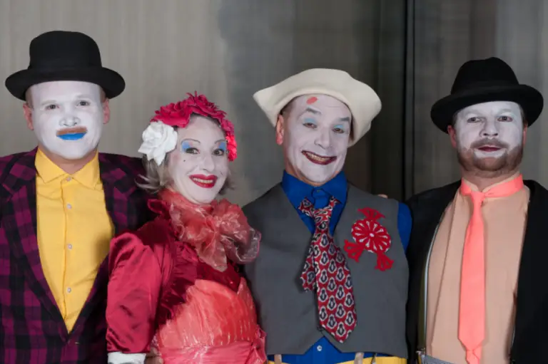Die Übüs mit Mindrevolution im werkraumtheater.